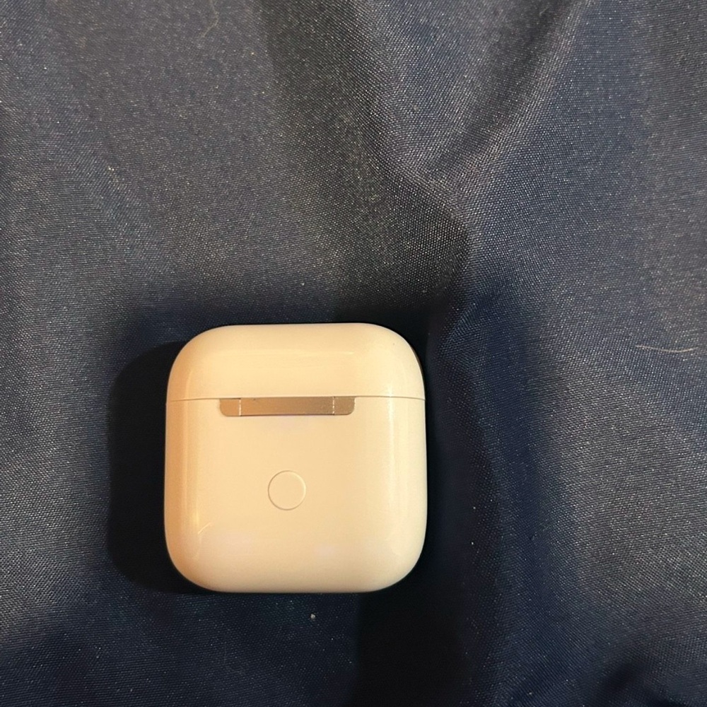 Apple AirPods Charging Case - White